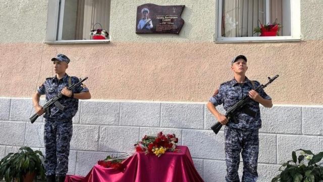 В школах Ялты открыли мемориальные доски восьми участникам спецоперации