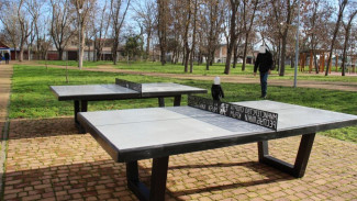  Столы для игры в пинг-понг установили в парках Керчи 