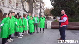 Экологический десант Севастополя отправился на борьбу с разливом мазута в Анапе