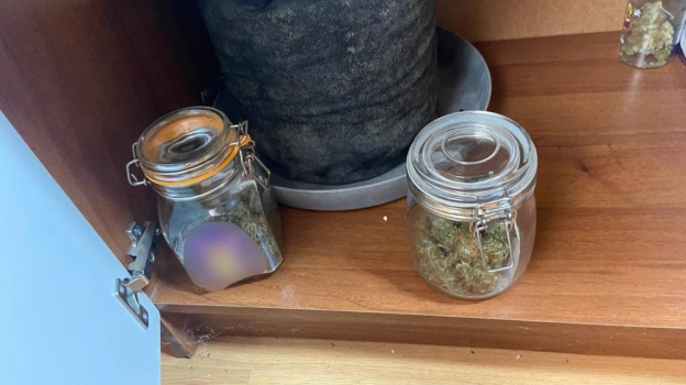 Крымчанин хранил у себя дома почти полкилограмма марихуаны