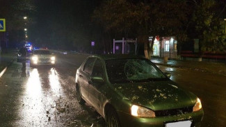 Автомобиль сбил двух женщин на пешеходном переходе в Керчи