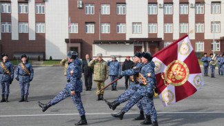 Севастопольский спецполк Росгвардии получил боевое знамя