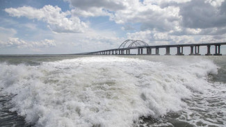 На Крымском мосту остановлено движение