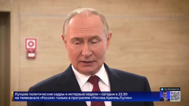 Президент РФ Владимир Путин заявил, что настаивает на признании результатов референдумов в Крыму и исторических регионах