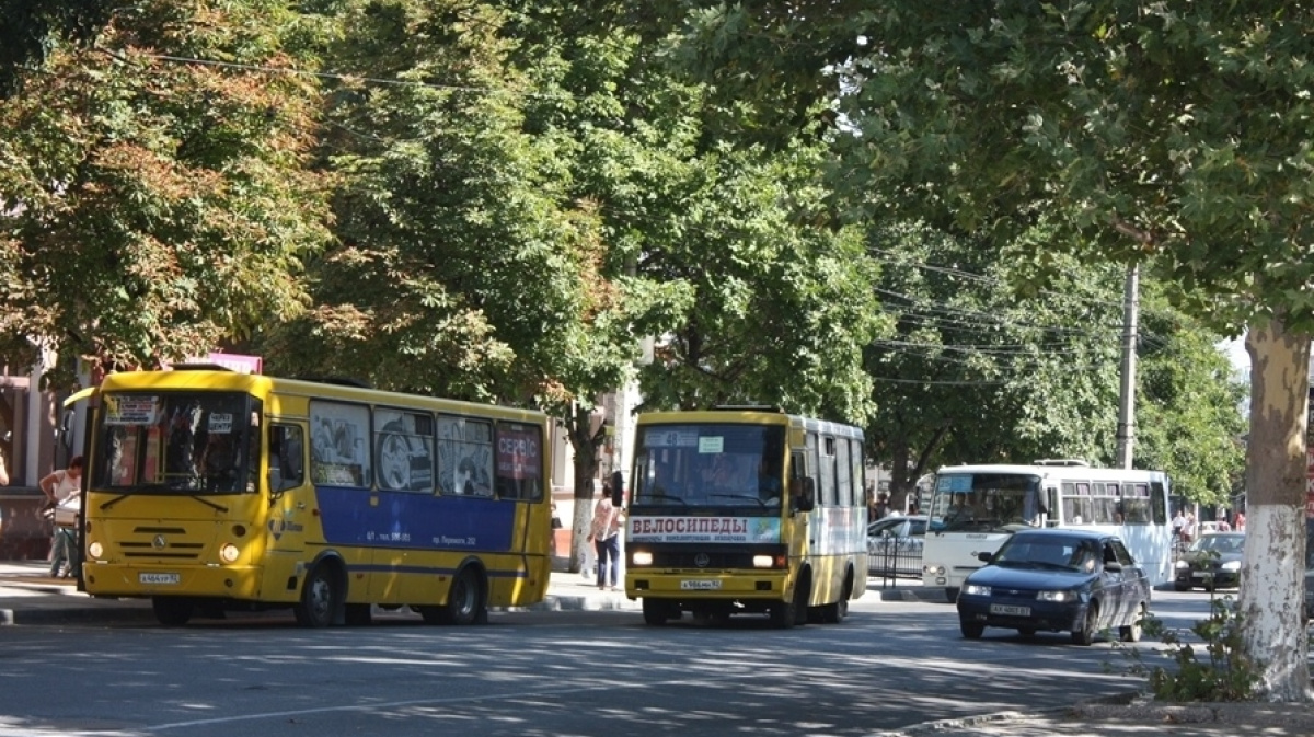 Транспорт симферополь. Маршрутки Симферополя. Маршрутки Крыма. Маршрутки на улицах Симферополь. 81 Автобус Симферополь.