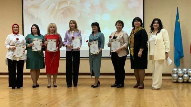 Школа № 42 в Симферополе отметила 25-летний юбилей