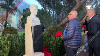 На Аллее героев-артековцев открыли еще один бюст