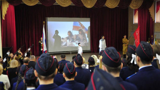 В Евпатории 34 школьника приняли присягу кадета Следственного комитета 