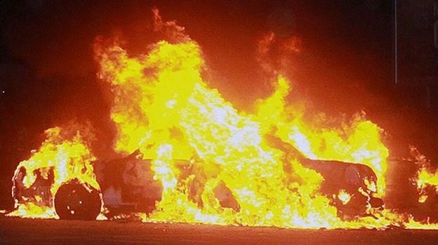 На ЮБК произошло жуткое ДТП - горят два автомобиля, есть погибший