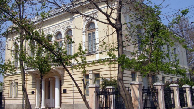 Выставку в честь 410-летия династии Романовых открыли в Симферополе