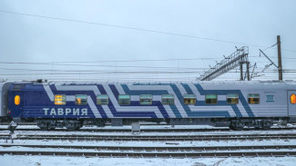 Годовщину открытия железной дороги Крымского моста отметили новыми вагонами