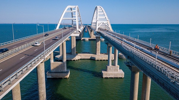 На Крымском мосту и «Тавриде» сняли все ограничения, вызванные снегопадом