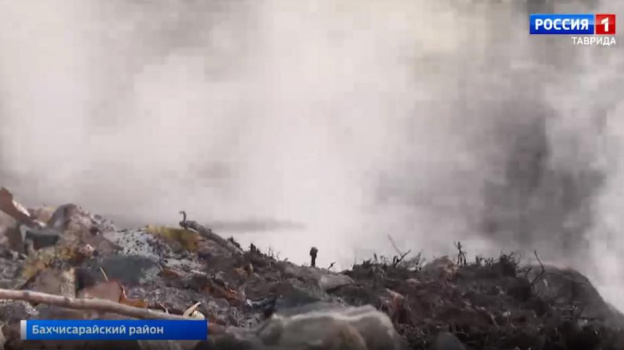 У горы Бойка в Крыму продолжают тушить крупный пожар