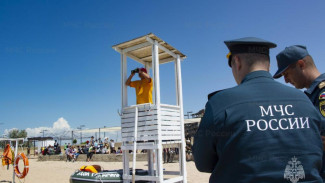 Более 1300 спасателей будут следить за безопасностью отдыхающих на пляжах Крыма