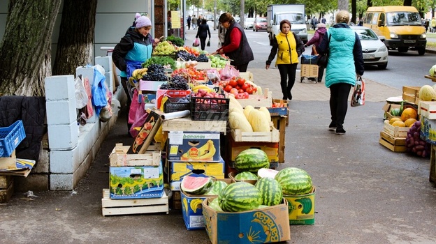 Крымчан предупредили, где не стоит покупать мясо и молочные продукты