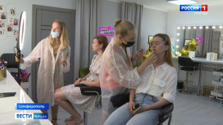 У крымских салонов красоты нет отбоя от клиентов – начались выпускные