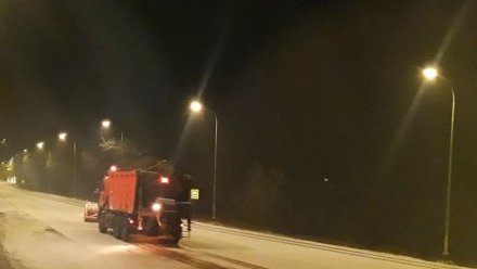 Около 1600 километров крымских дорог обработали реагентами от гололеда