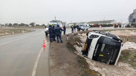 Рейсовый автобус опрокинулся в Крыму: Пострадали два человека