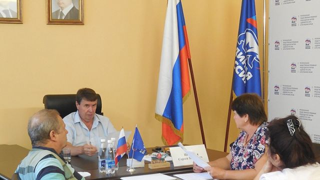 Сергец Цеков провел встречу с жителями Крыма