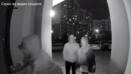 Полиция проводит проверку по факту повреждения двери подъезда МКД в Симферополе