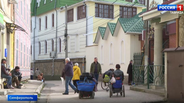 Куда обратиться бездомным в Крыму: волонтёры организовали обед для нуждающихся