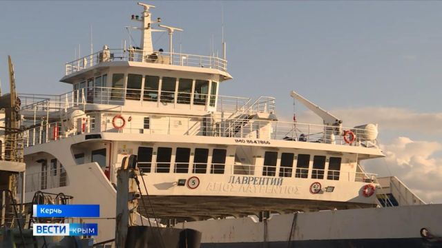 250 автомобилей стоят в очереди на Керченскую паромную переправу