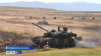 Мобилизованных крымчан обучают на новых танках Т-90