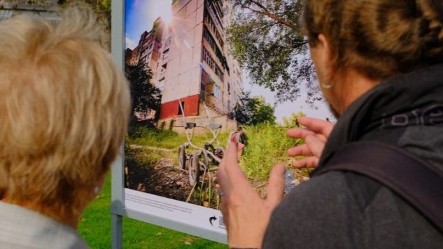 Фотовыставка «Жизнь у линии фронта» открылась в Ялте