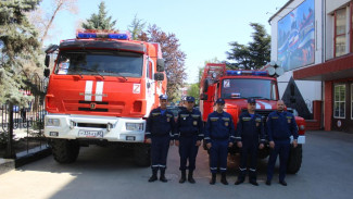 Семь новых пожарных автомобилей переданы МЧС Крыма