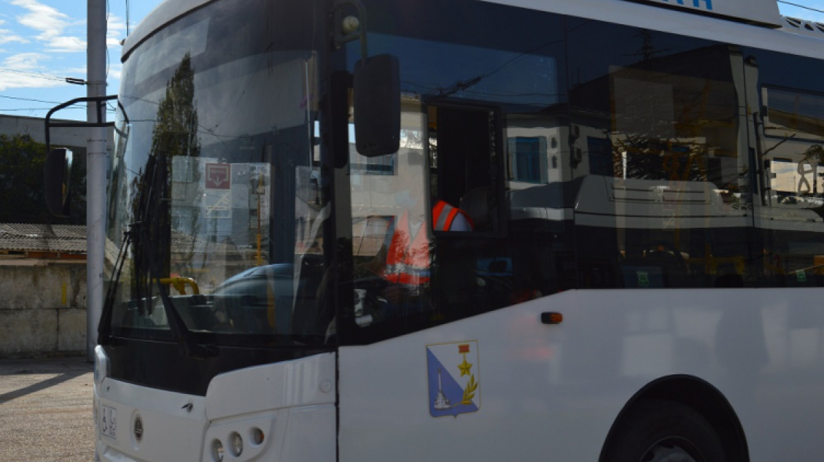 Общественный транспорт севастополя. Проезд подорожает в крыму. Севастополь автобус. Гуп севэлектроавтотранс. Автобус 12 севастополь.