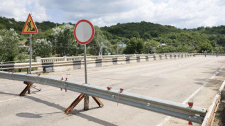 В Крыму закрыли мост через реку Альма