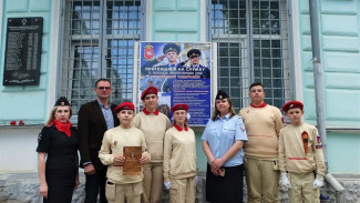 В Керчи воспитанники военно-патриотического клуба «Эльтиген»встречались с сотрудниками полиции