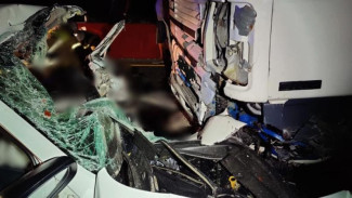 Смертельное ДТП под Феодосией: легковой автомобиль врезался в грузовик