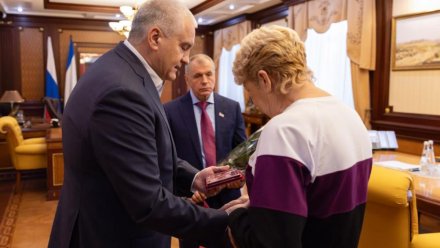 Аксёнов передал орден «За верность долгу» матери участника СВО 
