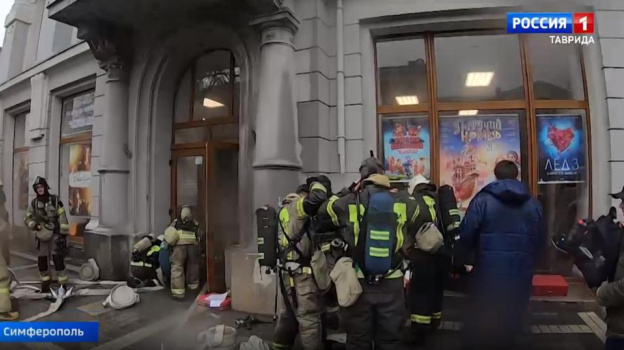 Масштабный «пожар» в Симферополе: спасатели провели учения в кинотеатре
