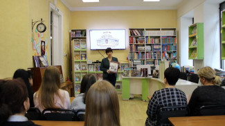 В Крыму республиканская детская библиотека получила в подарок уникальные издания
