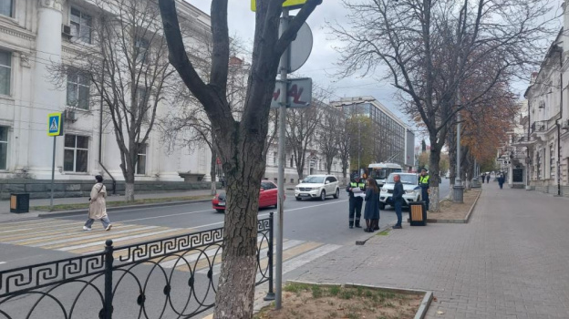 Мужчину сбили на «зебре» у здания правительства Севастополя