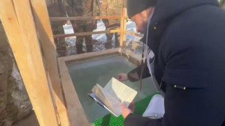 Крымские десантники приняли участие в крещенском богослужении и совершили омовение в купели