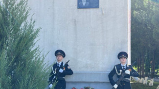 Памятную доску, погибшему в ходе СВО военнослужащему, установили в Симферополе