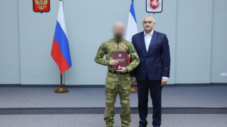 Сергей Аксёнов вручил медали бойцам бригады народного ополчения Крыма