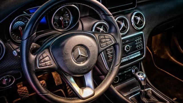 Водитель «Мерседеса» грубо нарушал ПДД в Севастополе