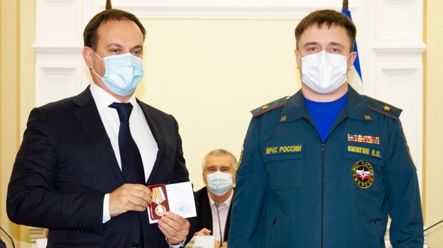 Глава Минкурортов Крыма награжден медалью МЧС