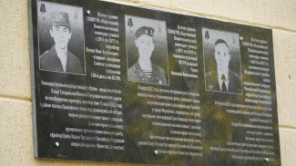 В Керчи открыли мемориальные доски в память об участниках спецоперации