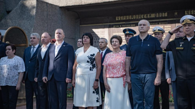 Сергей Аксёнов возложил цветы к Мемориалу героической обороны Севастополя