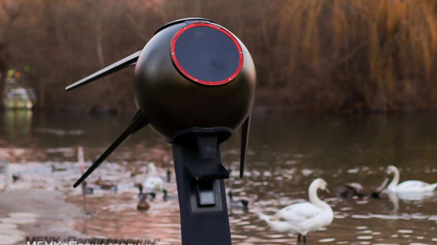 В симферопольском парке установили новые аппараты по продаже корма для птиц