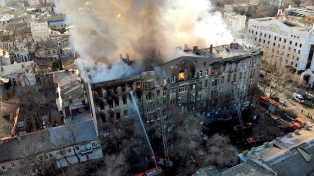 В одном из колледжей Одессы произошёл крупный пожар: есть погибшие