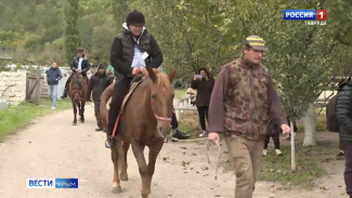 Бойцы СВО проходят реабилитацию в Крыму с помощью лошадей и экстрима