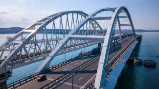 Более двух миллионов автомобилей проехали по Крымскому мосту летом