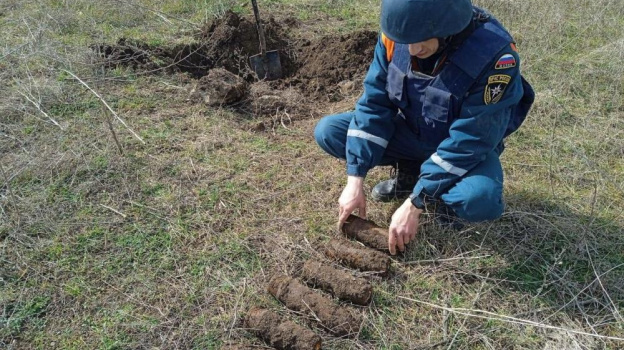 Сотрудники МЧС нашли боеприпасы времен войны в трех районах Крыма