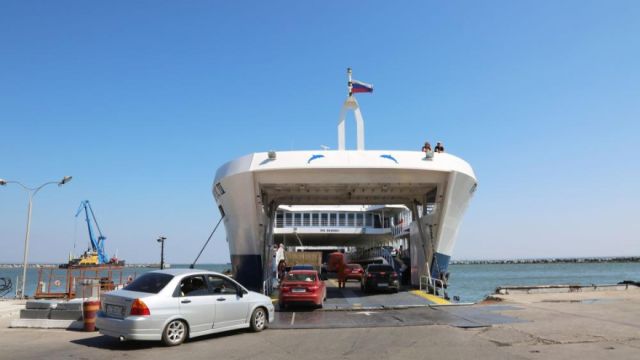 В Краснодарском крае растёт очередь на паромы в Крым